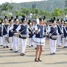 desfile de fanfarra